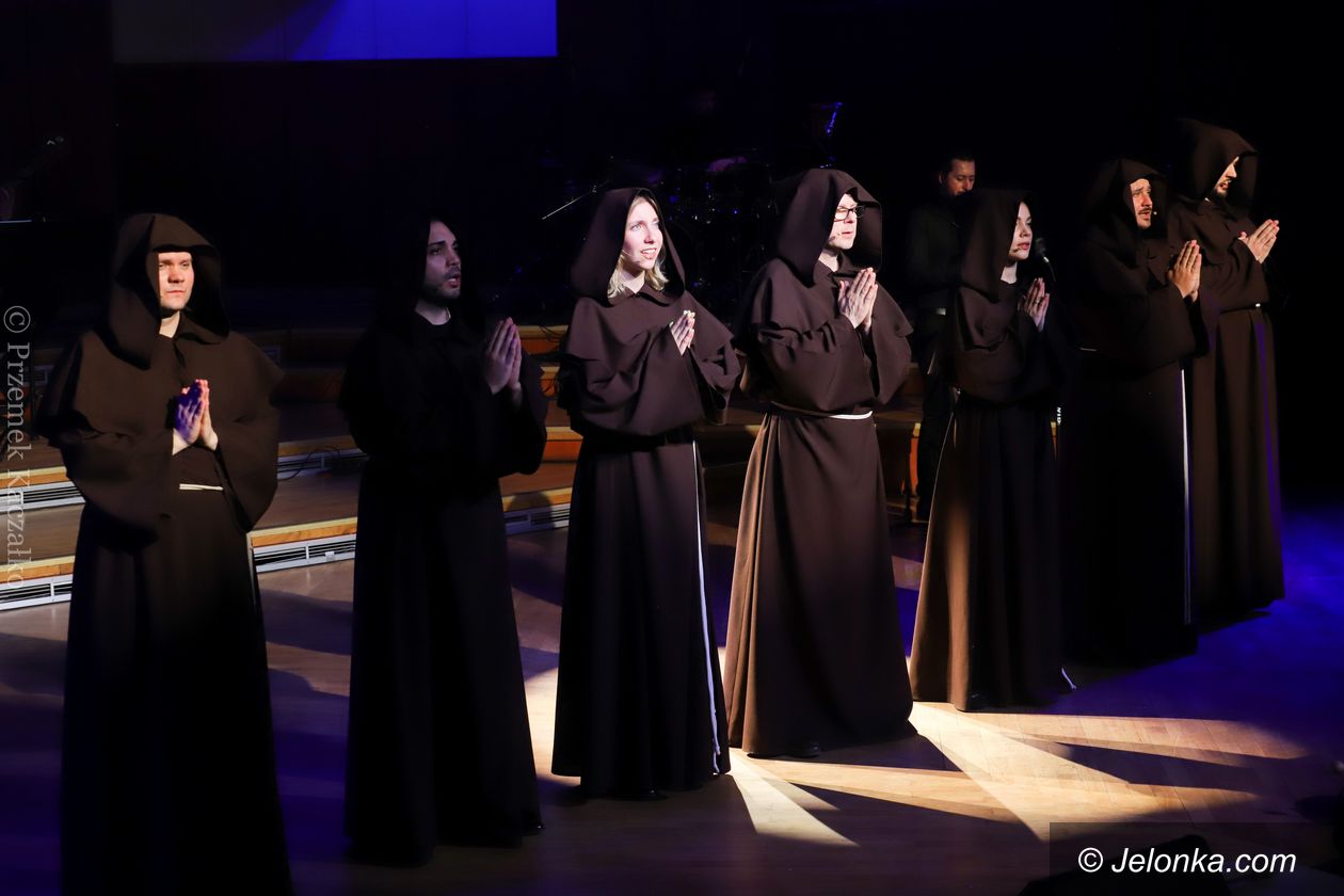 Jelenia Góra: Zespół Gregorian Grace z owacją na stojąco