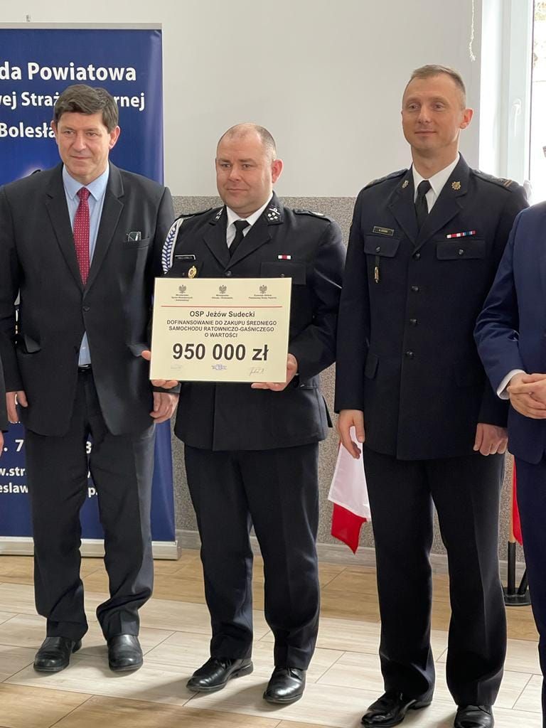 Jeżów Sudecki: Nowy wóz dla OSP