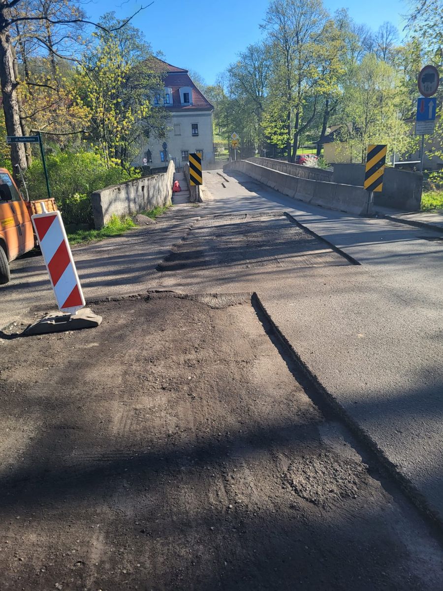 Janowice Wielkie: Trwa łatanie dróg