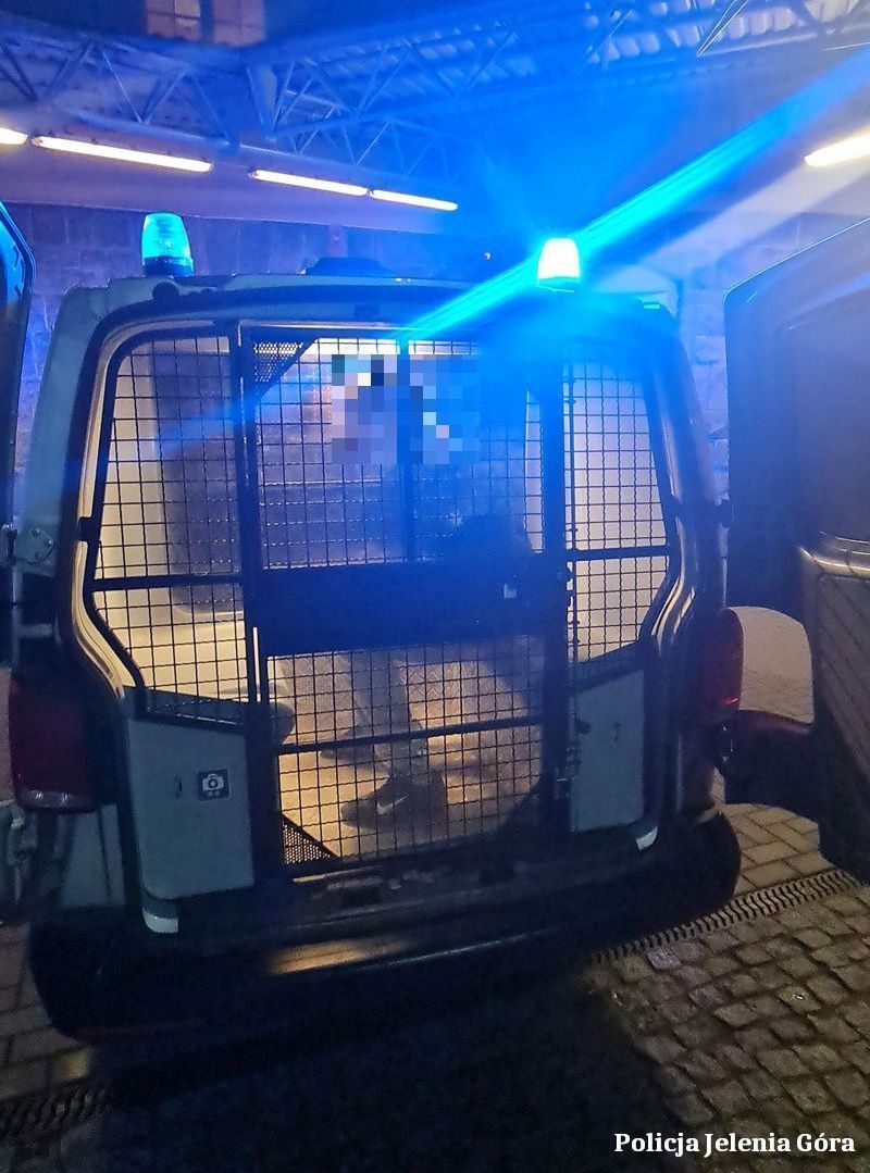 Karpacz: Jazda nocą bez świateł, bez uprawnień i z promilami – na finał kolizja
