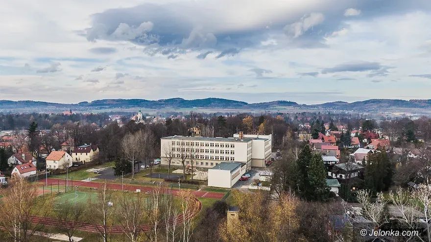 Jelenia Góra: Miasto reaguje na akt szkolnej przemocy
