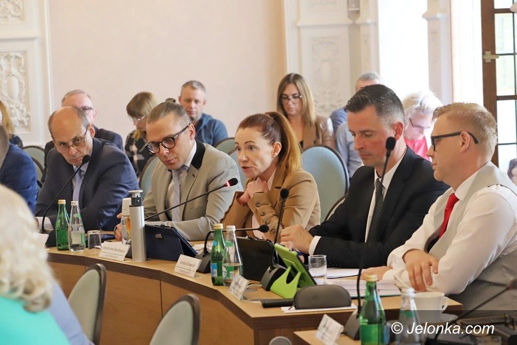 Jelenia Góra: Burzliwa debata na sesji