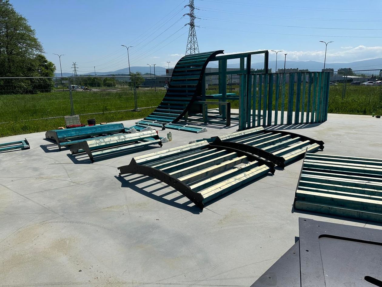 Jelenia Góra: Skatepark na Zabobrzu w montażu