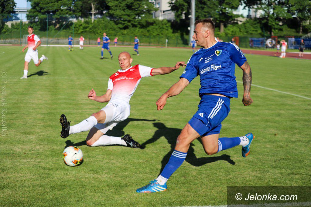 Jelenia Góra: III liga dla Karkonoszy. Znowu po karnych