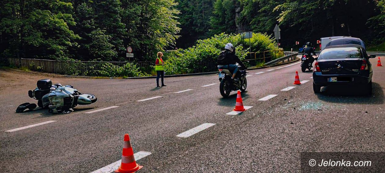 Szklarska Poręba: Groźne zderzenie, ranny motocyklista