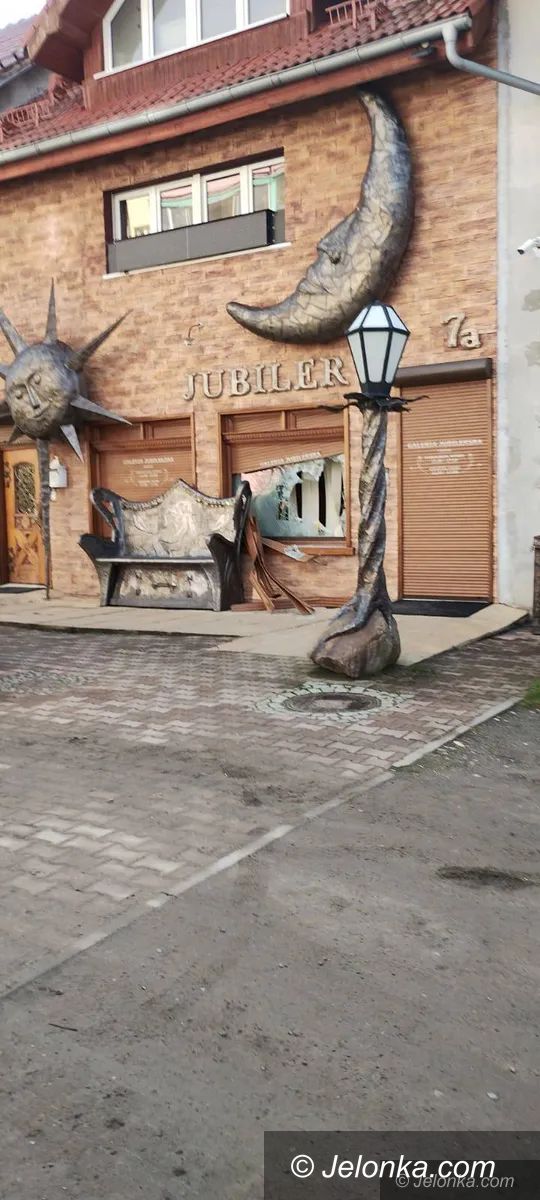 Piechowice: To oni okradli jubilera. Policja ich poszukuje
