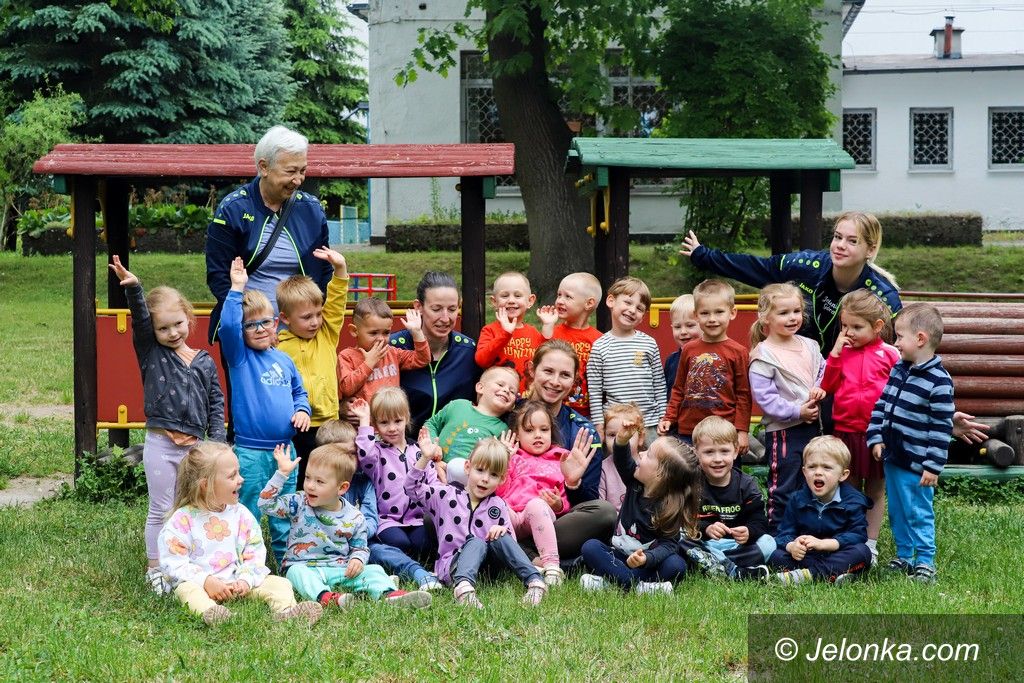 Jelenia Góra: Sportowe odwiedziny w przedszkolu