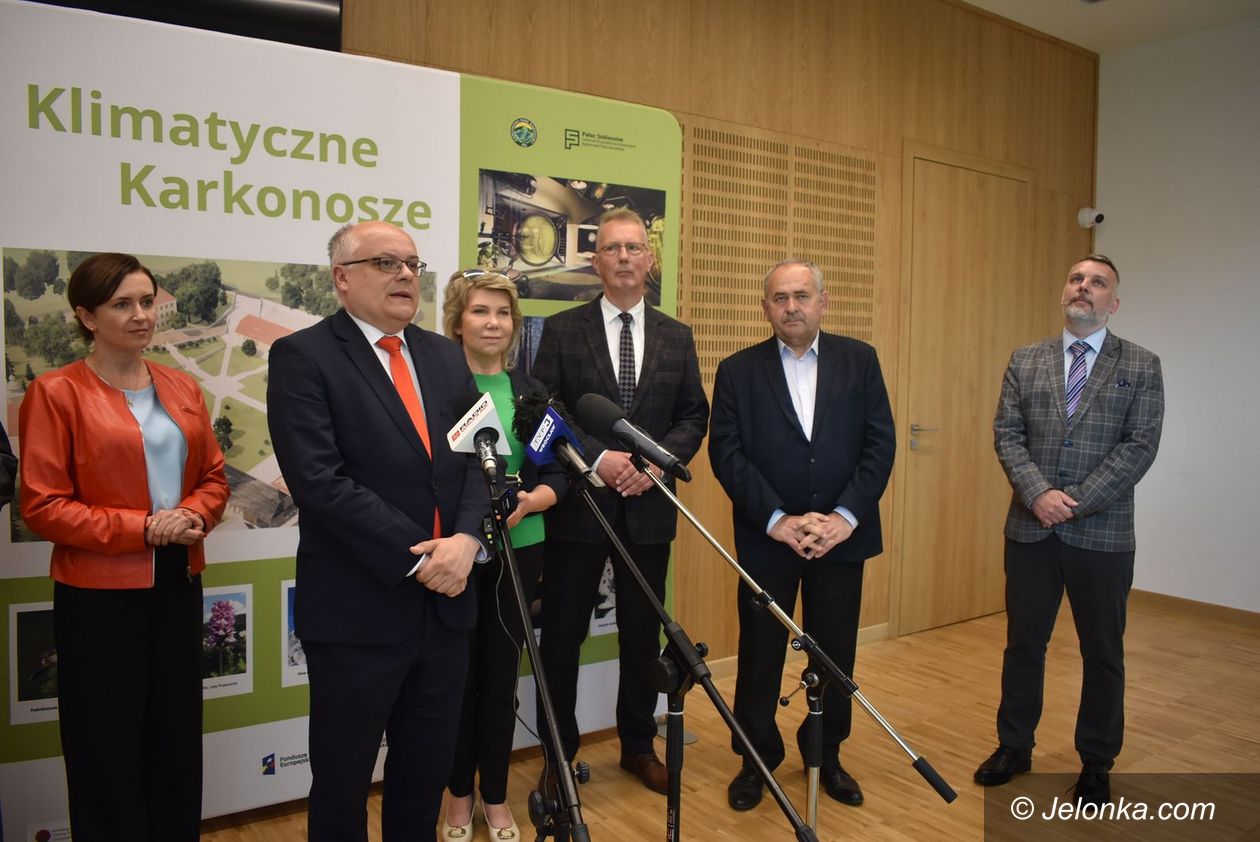 Jelenia Góra/Sobieszów: Wizyta senatorów w centrum KPN