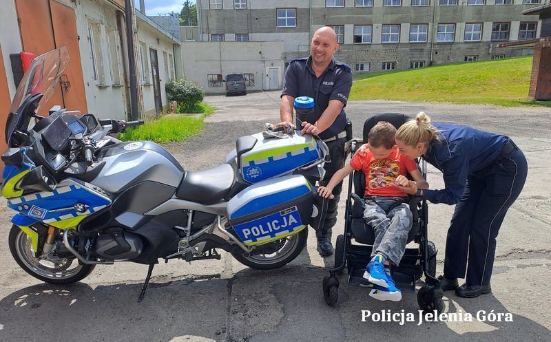 Jelenia Góra: Zaprosili Piotra, bo chciał poznać ten zawód