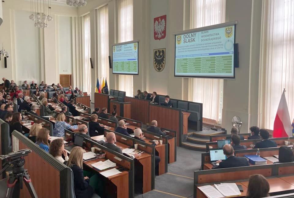 Region: Uchwała o nieudzielniu absolutorium nieważna