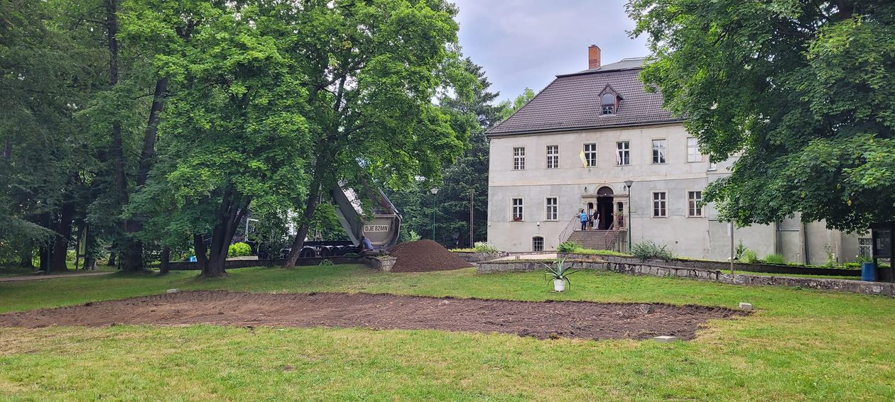 Bukowiec: Pałac na razie zamknięty