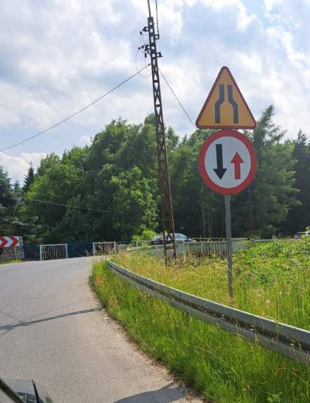 Łomnica: Czytelnik: Niebezpieczne pobocza w Łomnicy