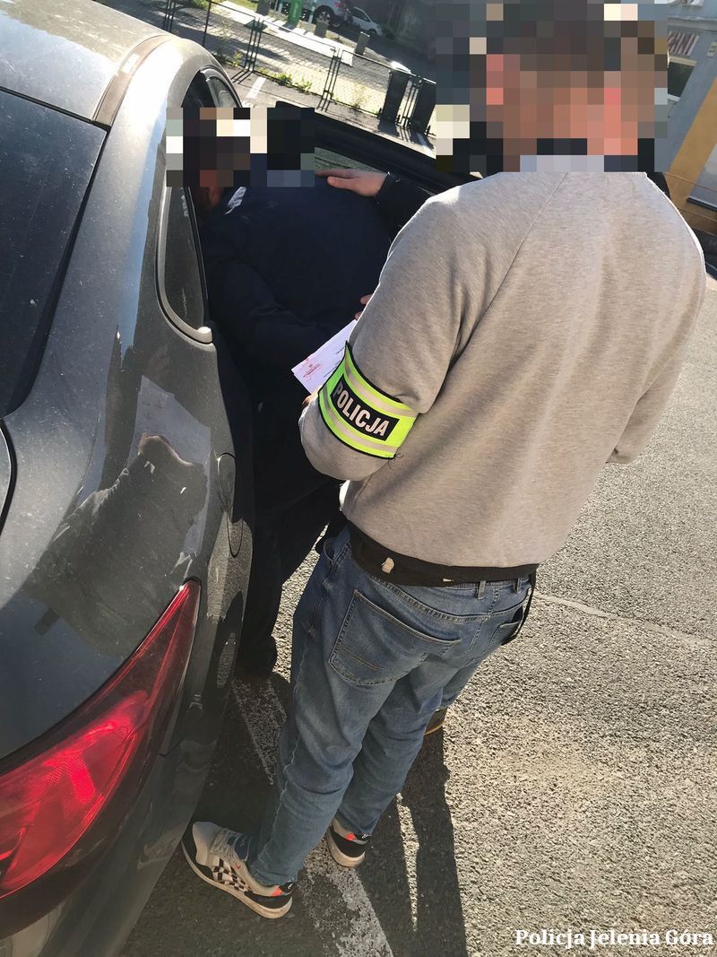 Jelenia Góra: Zatrzymany za groźby i rozbój