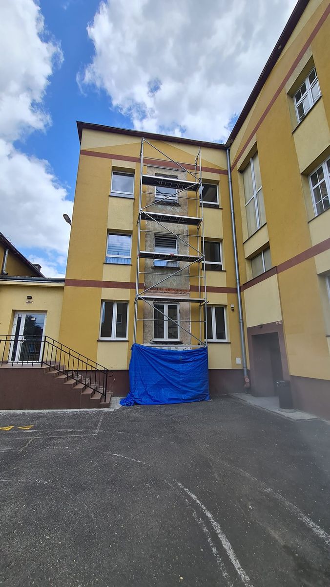 Lubań: Windy dla uczniów