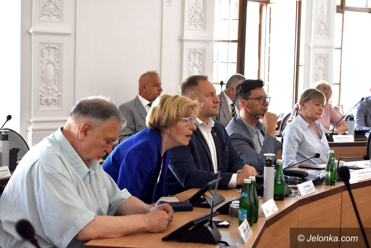 Jelenia Góra: Tytuły, nagroda i plac imienia ks. Bokieja