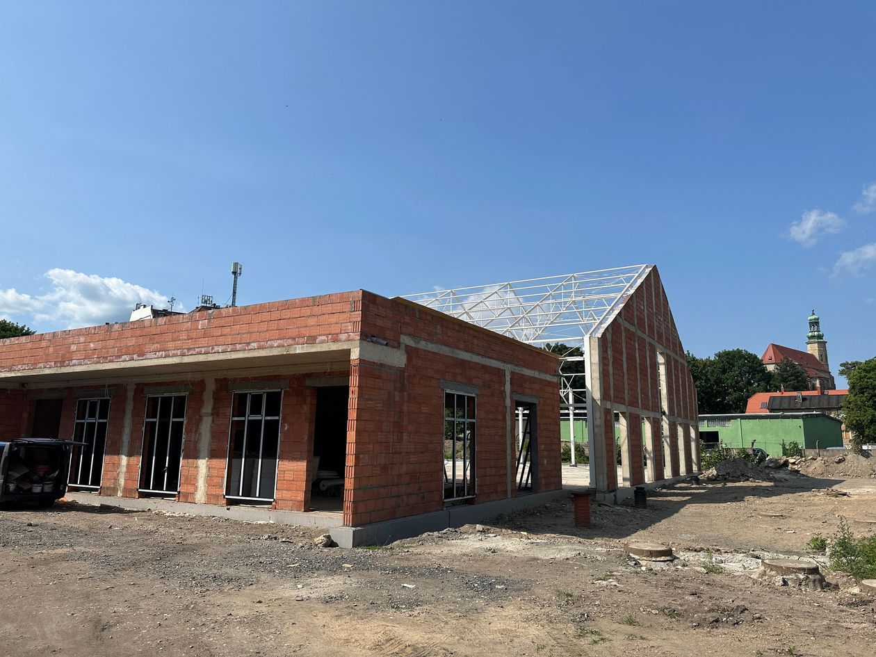 Jelenia Góra: Spór wokół budowy miejskiego lodowiska
