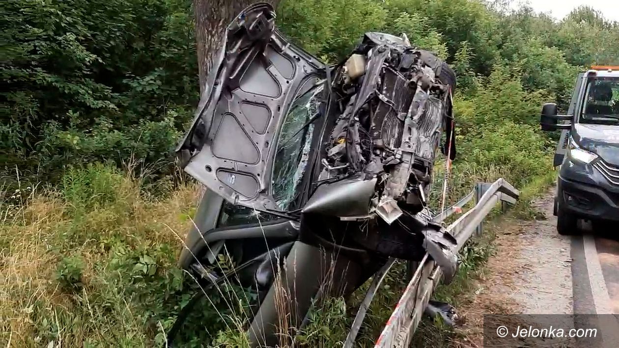 Kowary: Auto wypadło z drogi