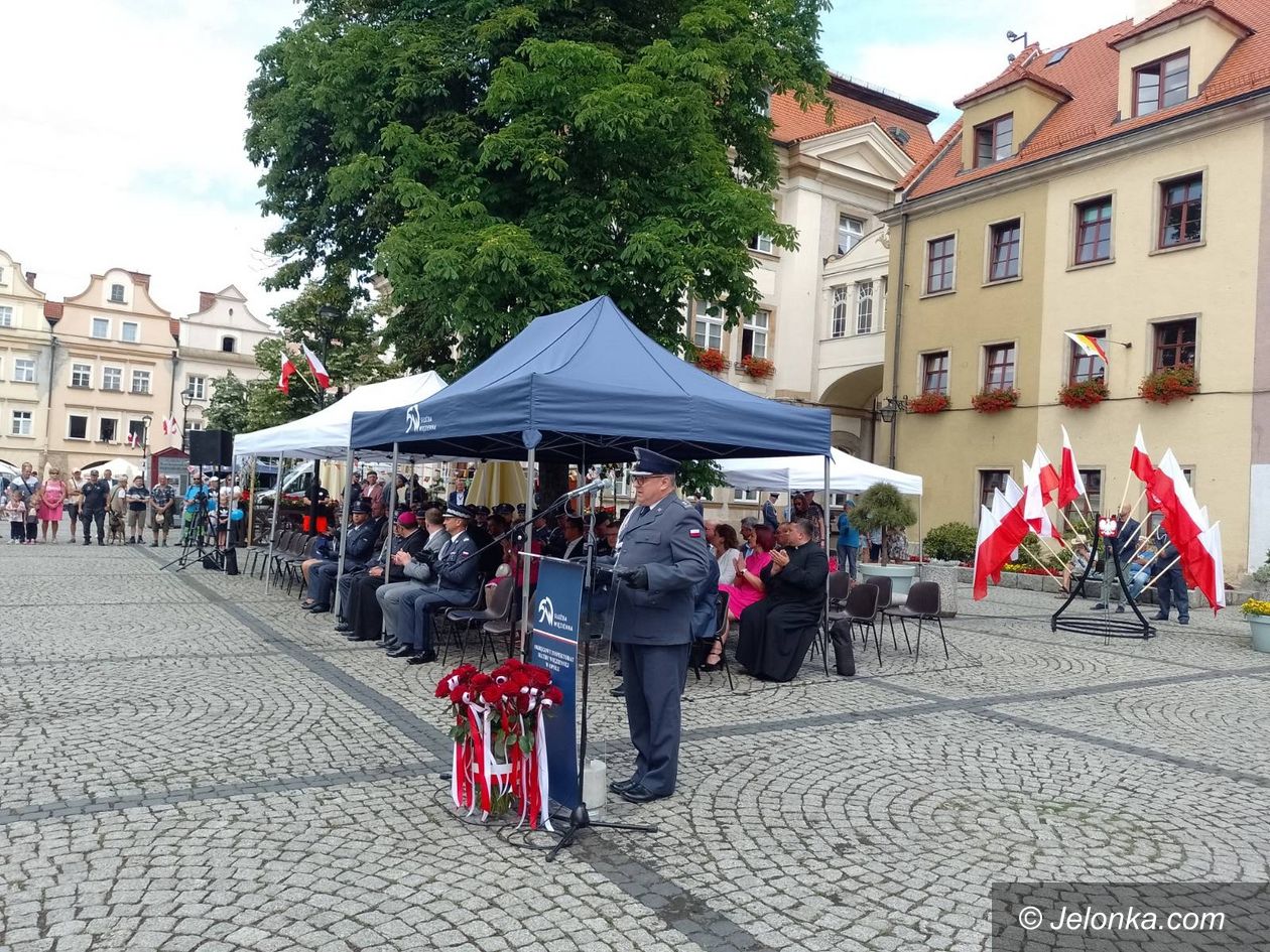 Jelenia Góra: Uroczystość nadania sztandaru Aresztowi Śledczemu w Jeleniej Górze