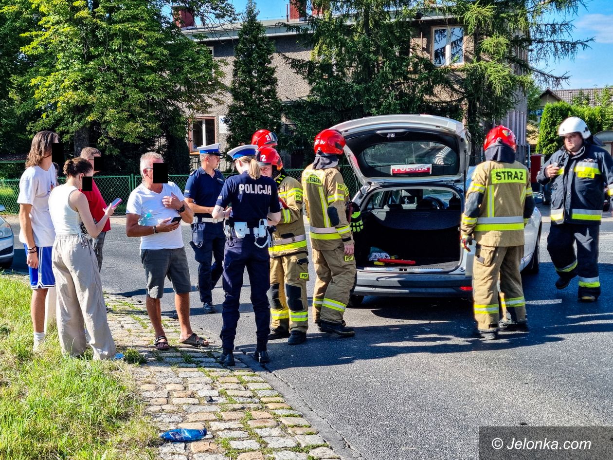 Jeżów Sudecki: Zderzenie samochodów w Jeżowie Sudeckim