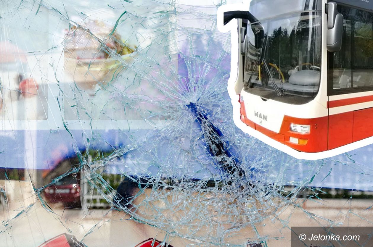 Region: Ze złości wybił szybę w autobusie