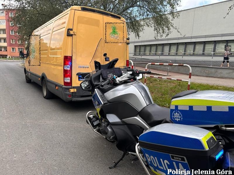 Jelenia Góra: Jechał z dożywotnim zakazem przeładowanym autem