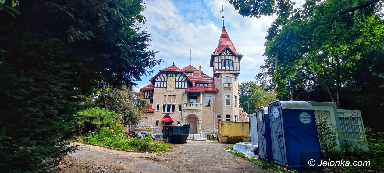 Jelenia Góra: Czas na wyposażenie "zameczku" na potrzeby Osiedlowego Domu Kultury