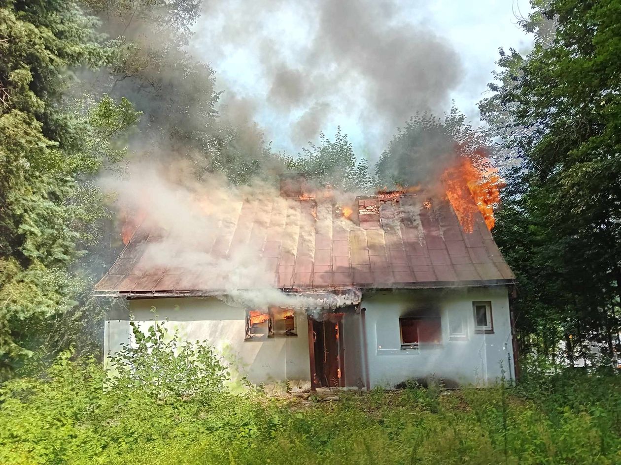 Świeradów Zdrój: Pożar pustostanu w Świeradowie Zdroju