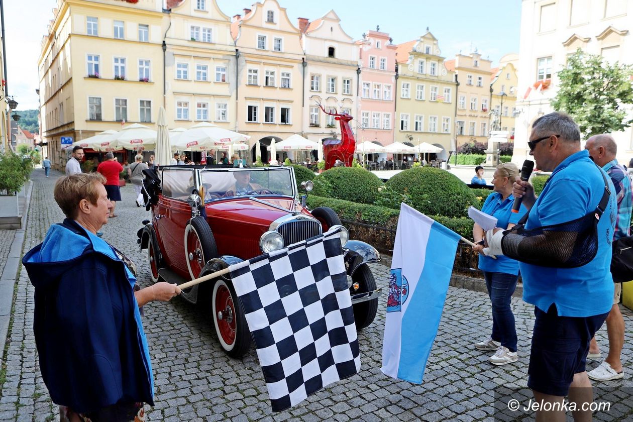 Jelenia Góra: Z Drezna do Wrocławia – zabytkowymi autami