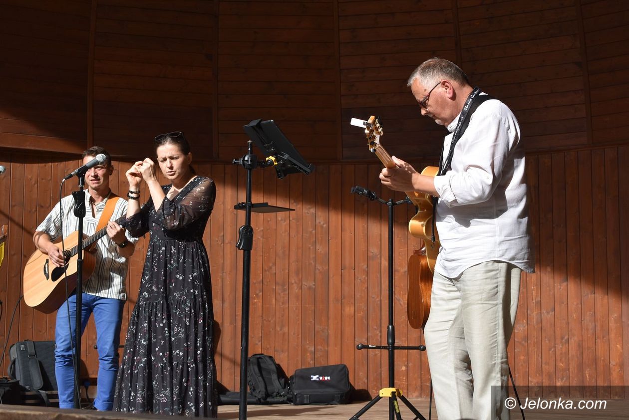 Jelenia Góra/Cieplice: Promenadowy koncert zespołu A.M.A Trio