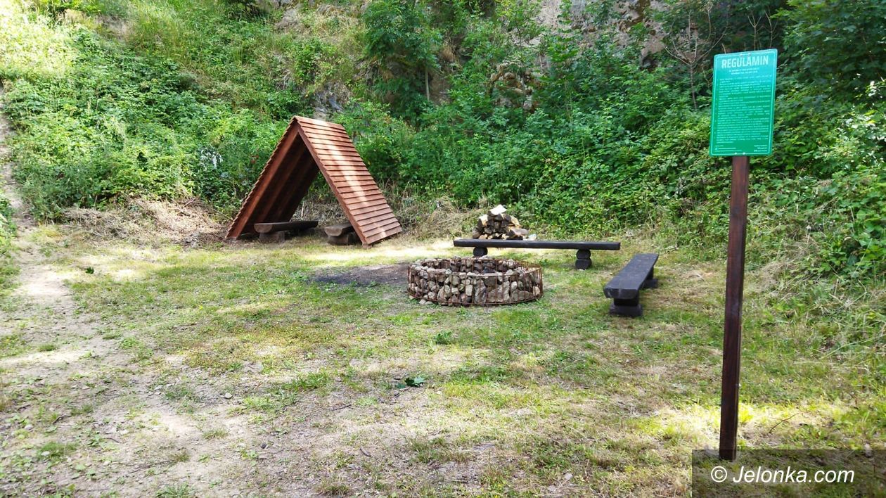 Kamienna Góra: Wiaty dla turystów