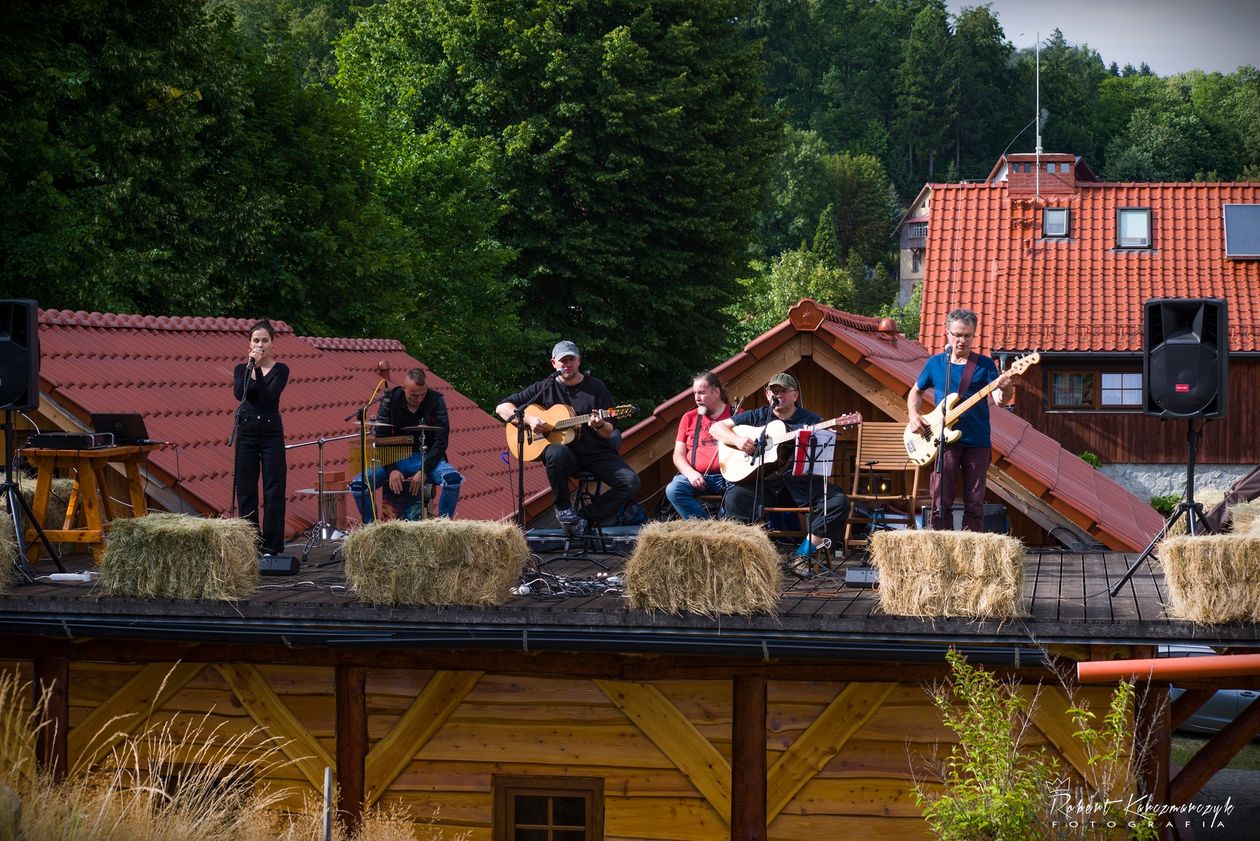 Szklarska Poręba: Koncert na dachu w Chacie Izerskiej