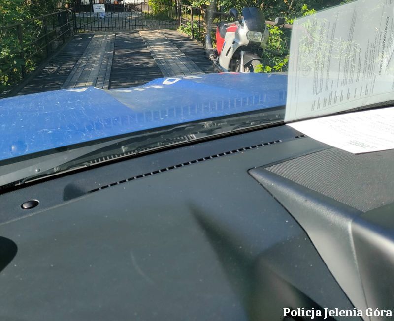 Karpacz: Wypił alkohol, wsiadł na motor, uciekał przez policją...