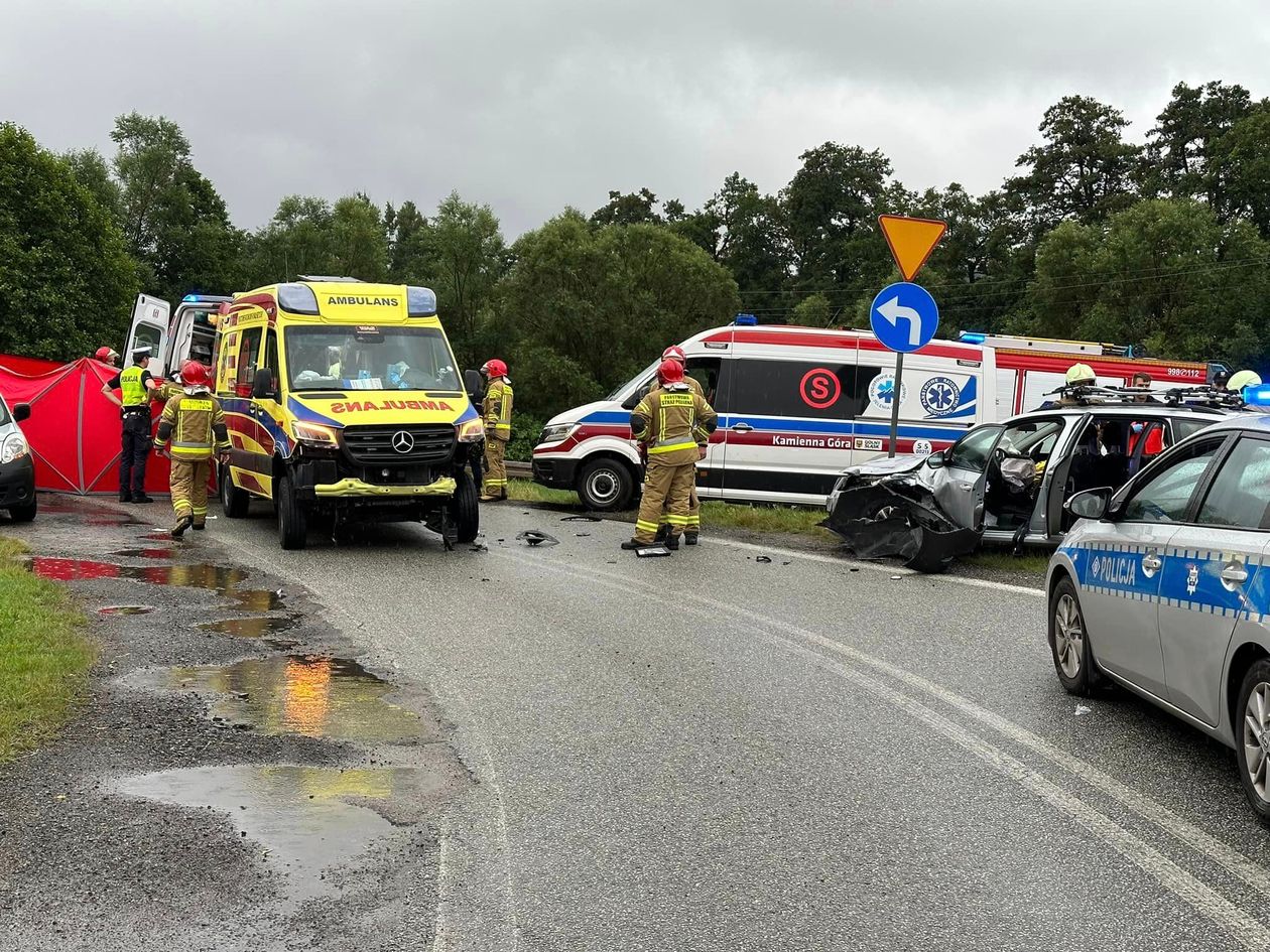 Region: Wypadek karetki. Służby w akcji