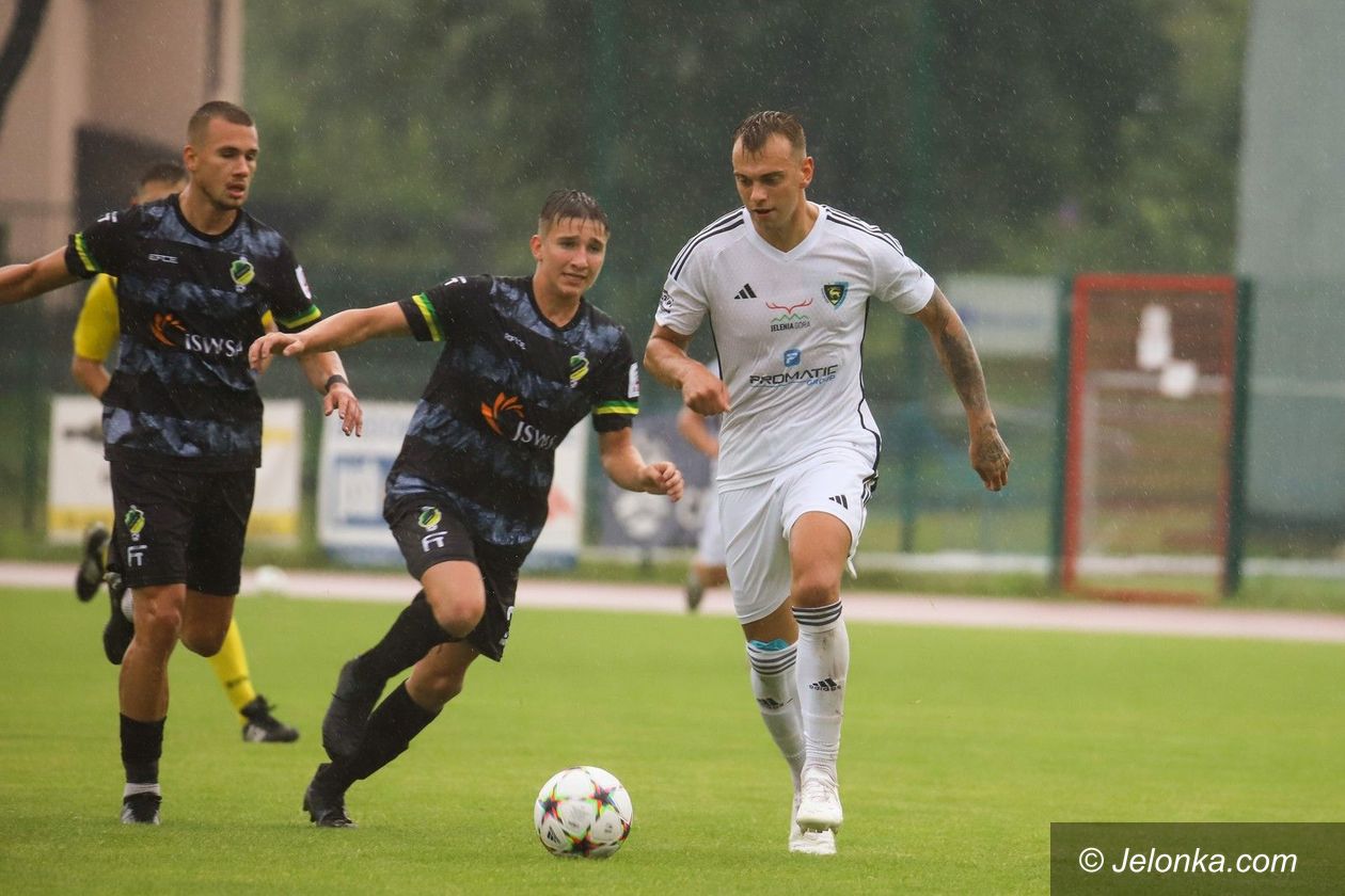 III liga: Karkonosze zmierzą się z rezerwami mistrza Polski!