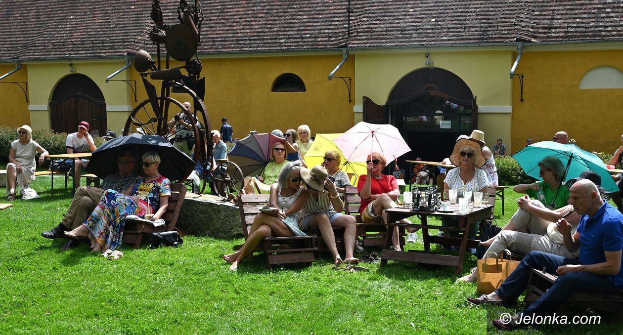 Bukowiec: Artystyczne śniadanie na trawie z Paraluzją