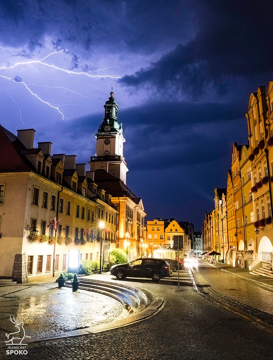 Jelenia Góra: Pioruny nad Ratuszem