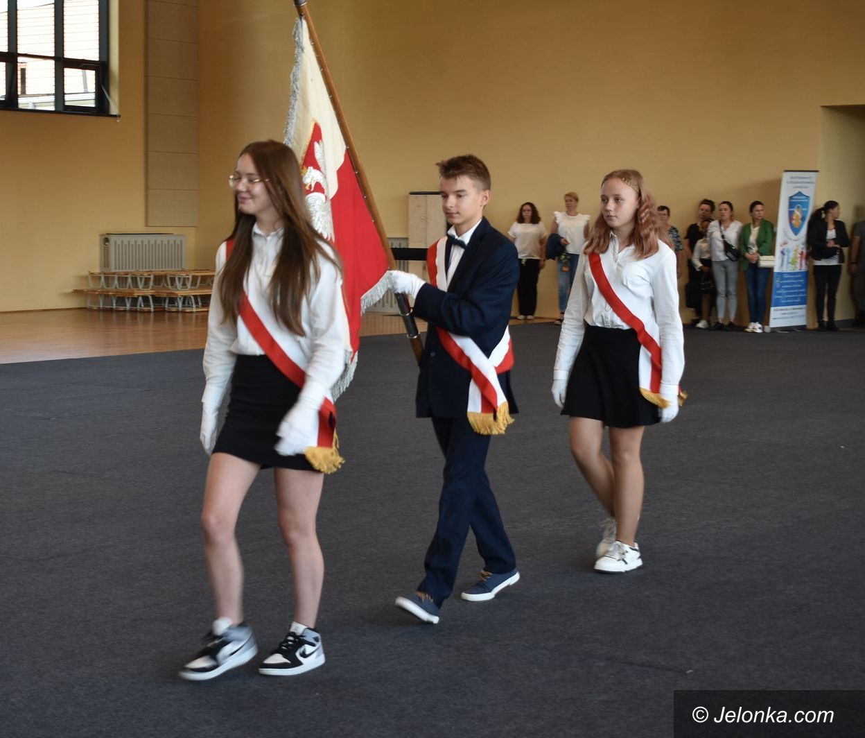 Jelenia Góra: Pierwszy dzwonek w SP 8