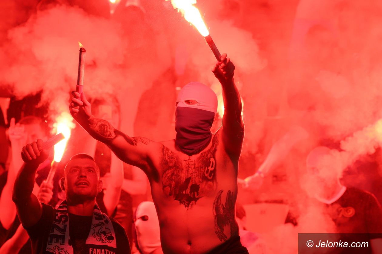 Jelenia Góra: Kibicowali aż huczało