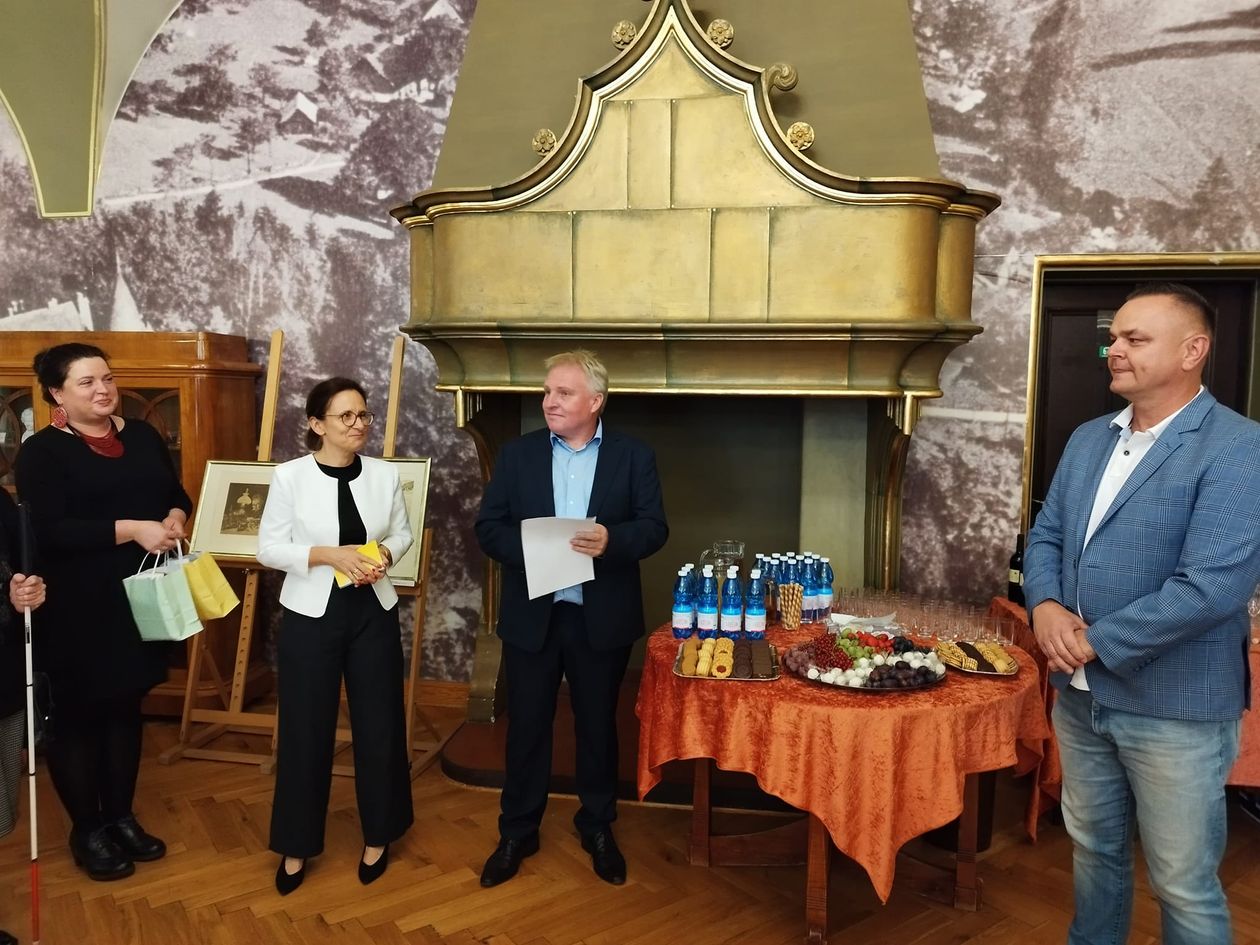 Jelenia Góra: Wernisaż prac przesieckiego artysty