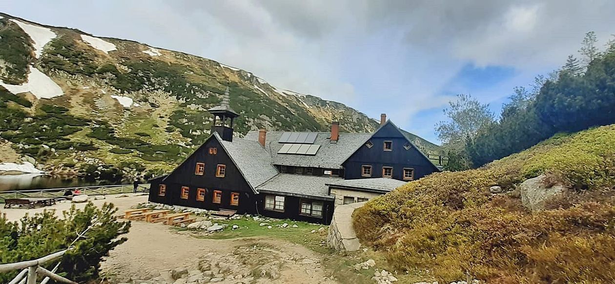 Region: Samotnia do maja