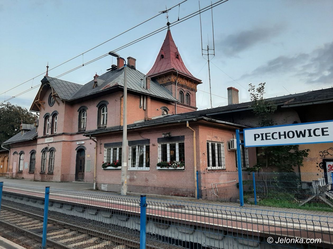 Piechowice: Przejęli dworzec PKP