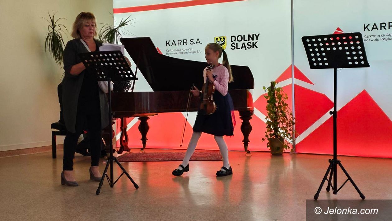 Jelenia Góra: Grają w galerii