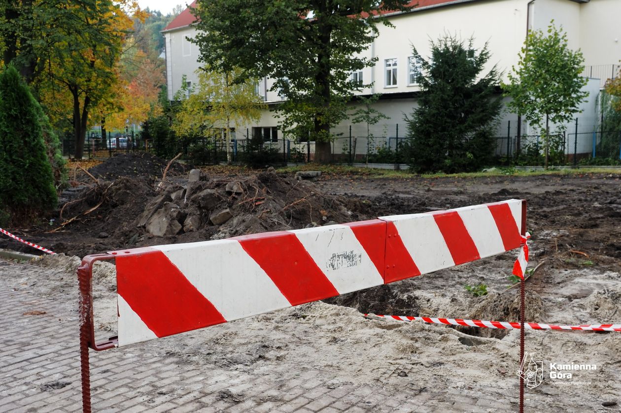 Kamienna Góra: Budują place zabaw