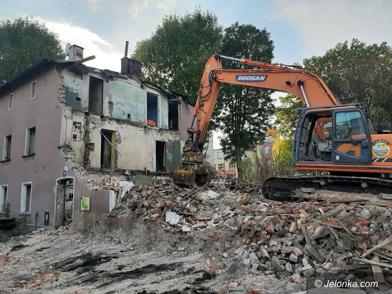 Kamienna Góra: Burzą stary, będzie nowy