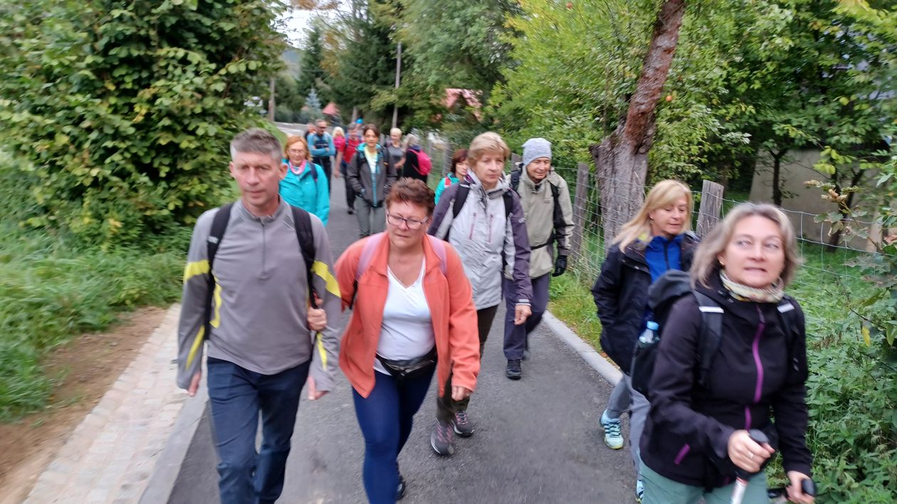 Karkonosze: 36. wycieczka Rajdu na Raty 2023 – śladami obiektów z kryminałów Sławka Gortycha