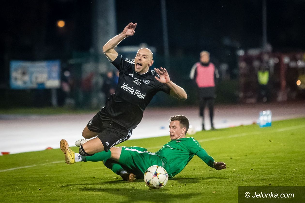 III liga: Wdrapaliśmy się na podium [WYNIKI/TABELA]