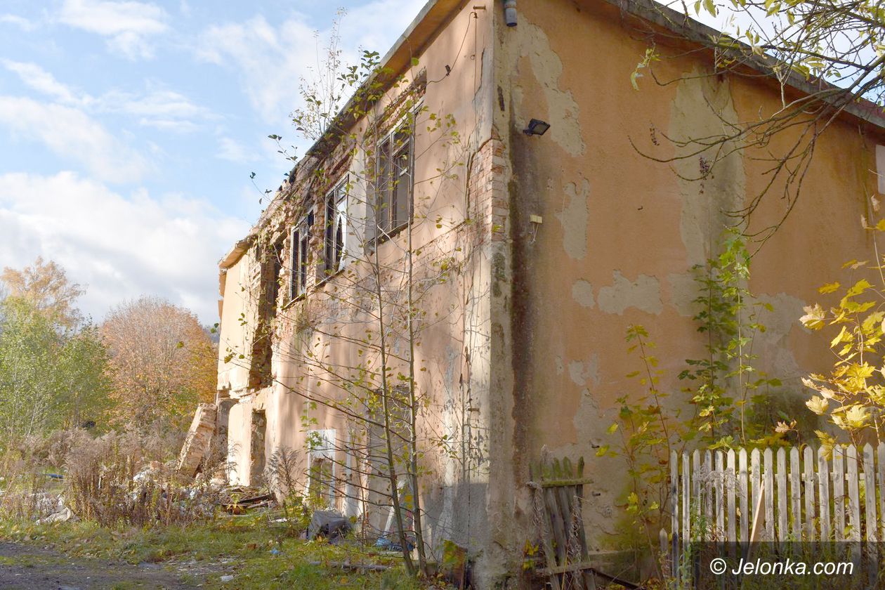 Sobieszów: Trwa szaber w szkole