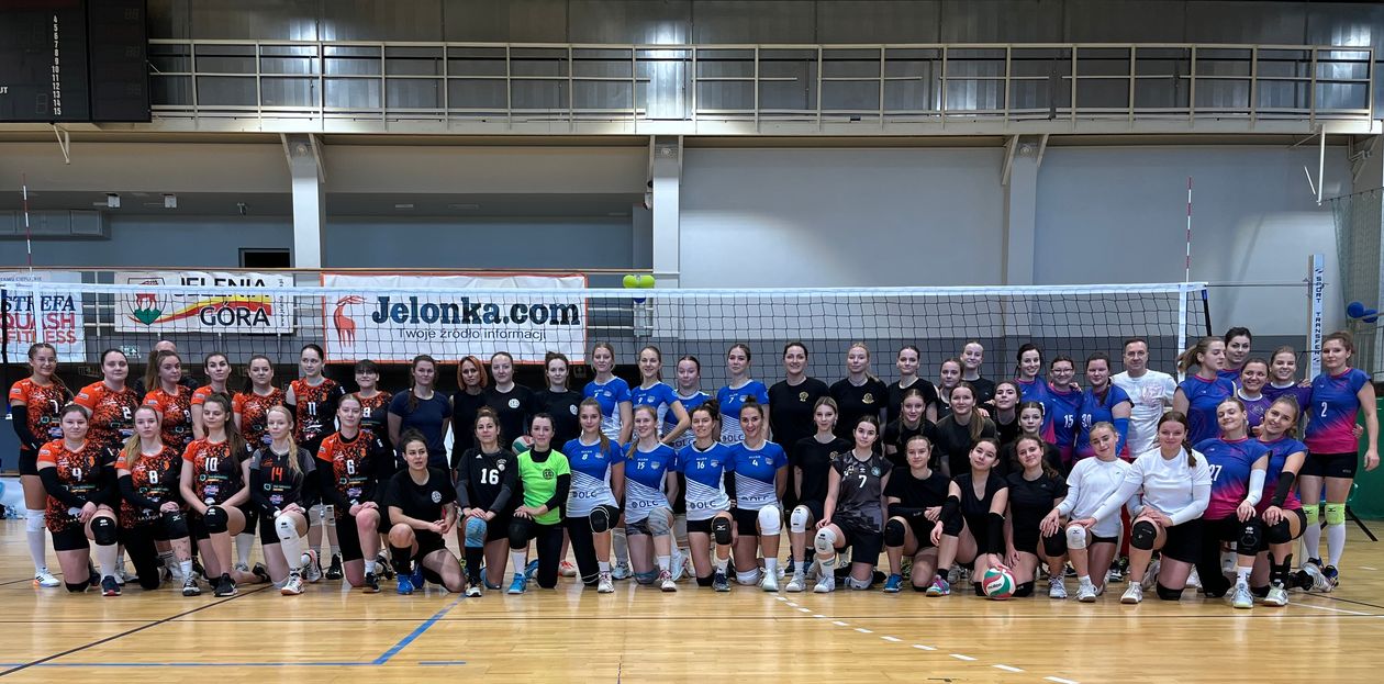 Jelenia Góra: Zacięta walka przy siatce
