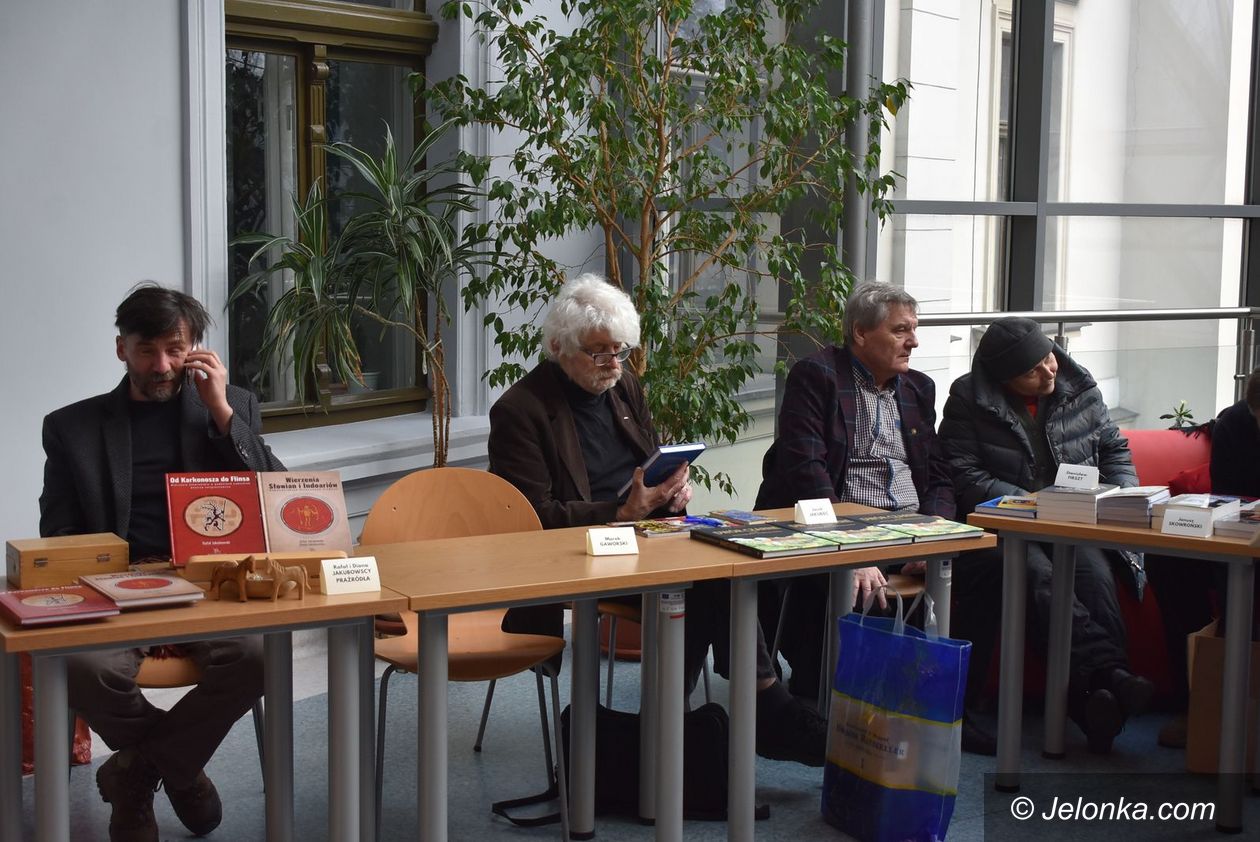Jelenia Góra: Regionalne książki pod choinkę