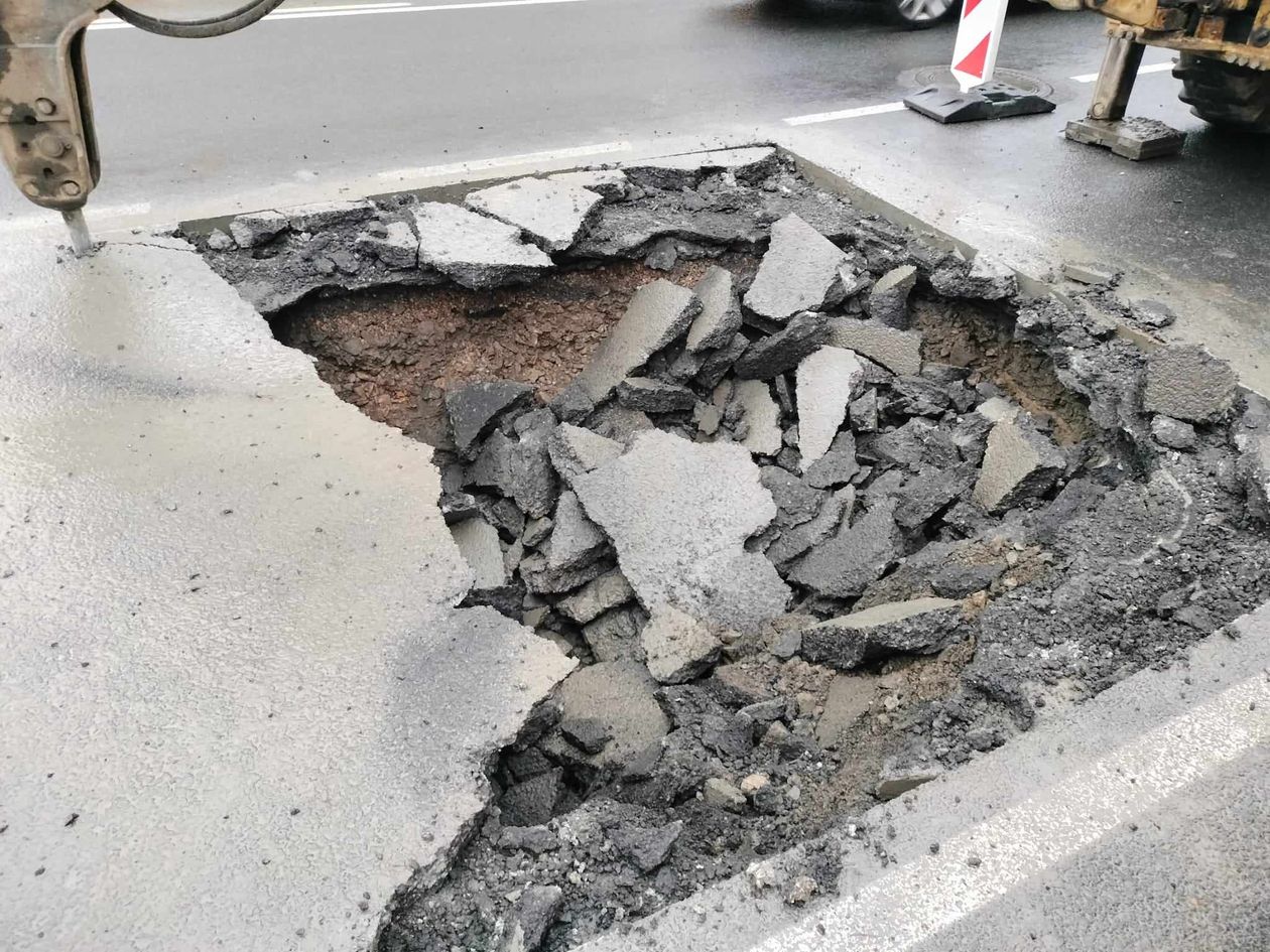 Jelenia Góra: Komunikat – uszkodzona ul. Wolności